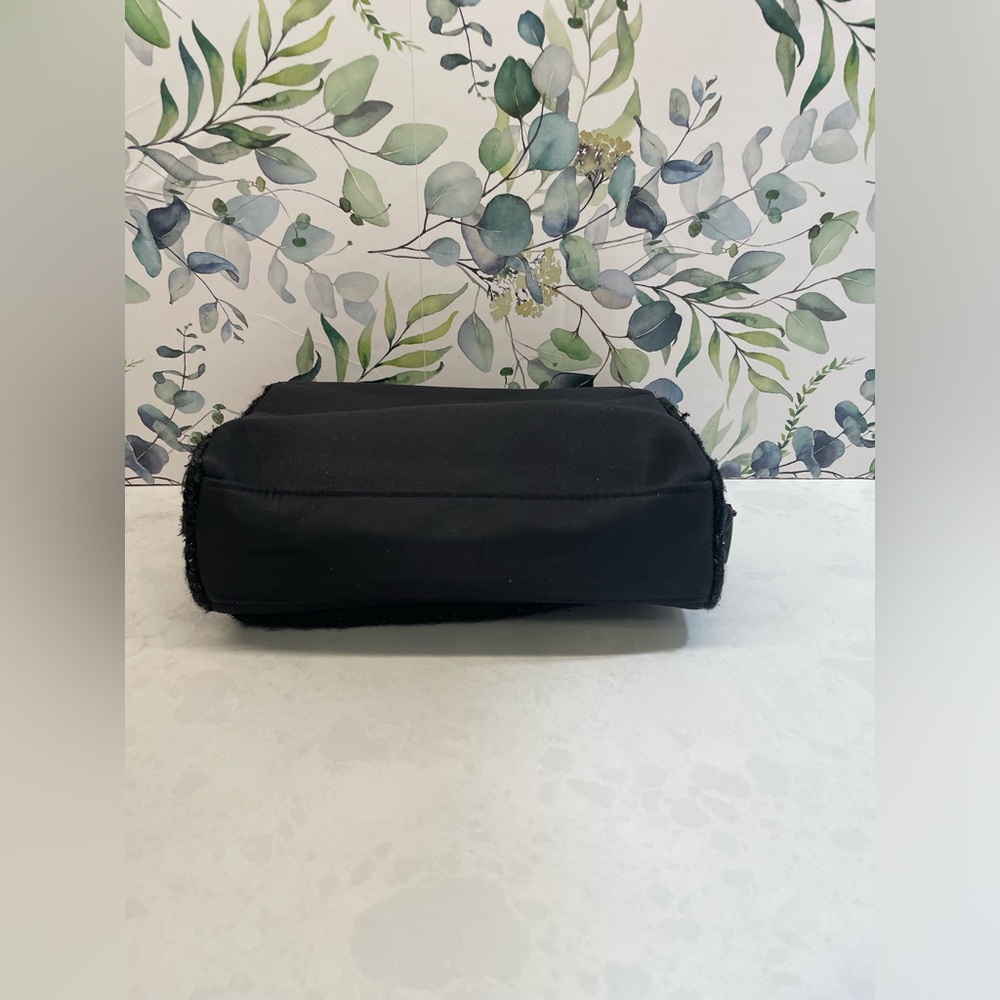 Beautiful Chanel Perfumes Black Makeup Bag/ Traveling Case - Picture 5 of 8
